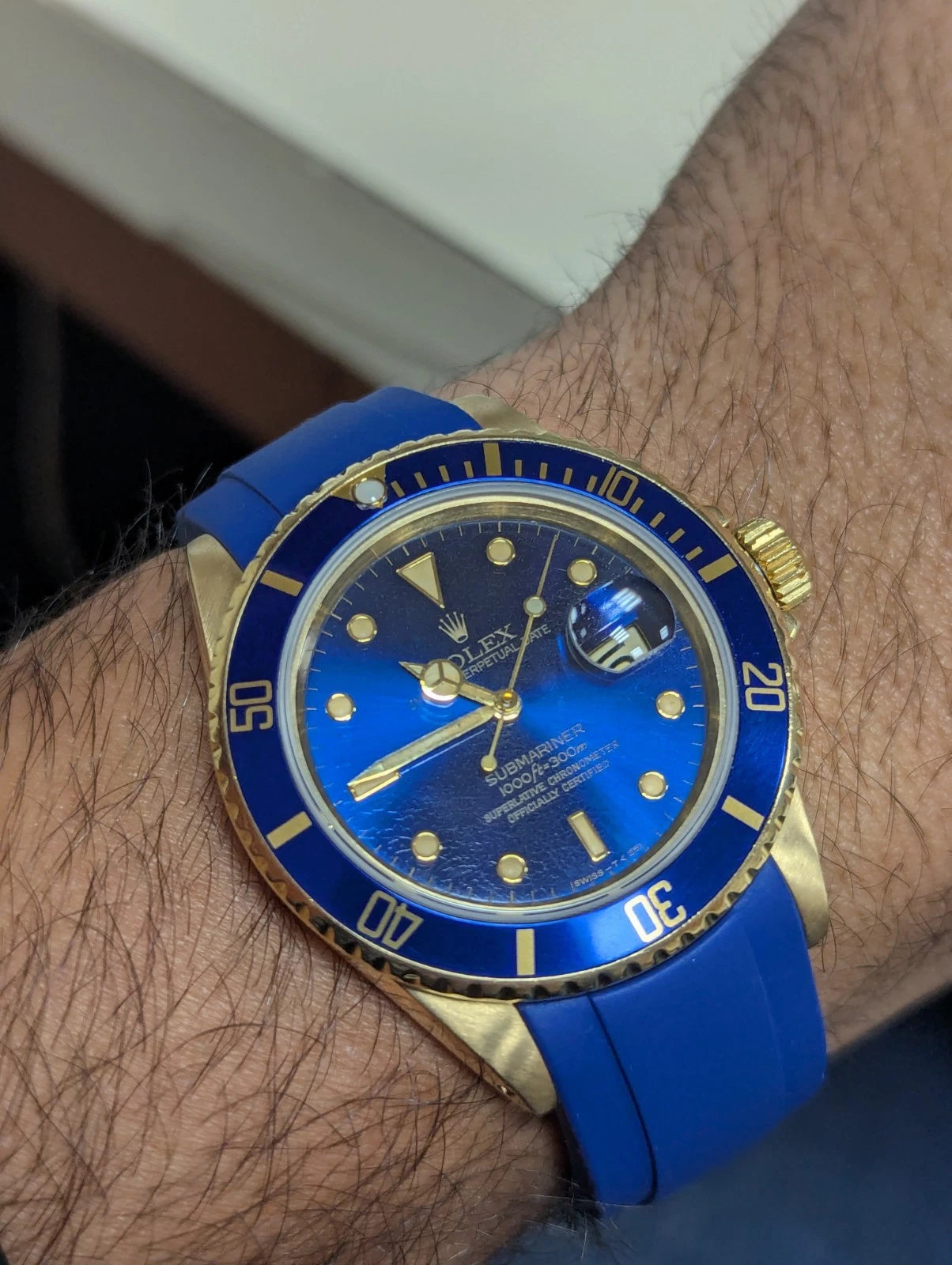 1981 Rolex Submariner 16808 Blue Dial Blue Rubber Strap 18kt Gold No Paper 40mm