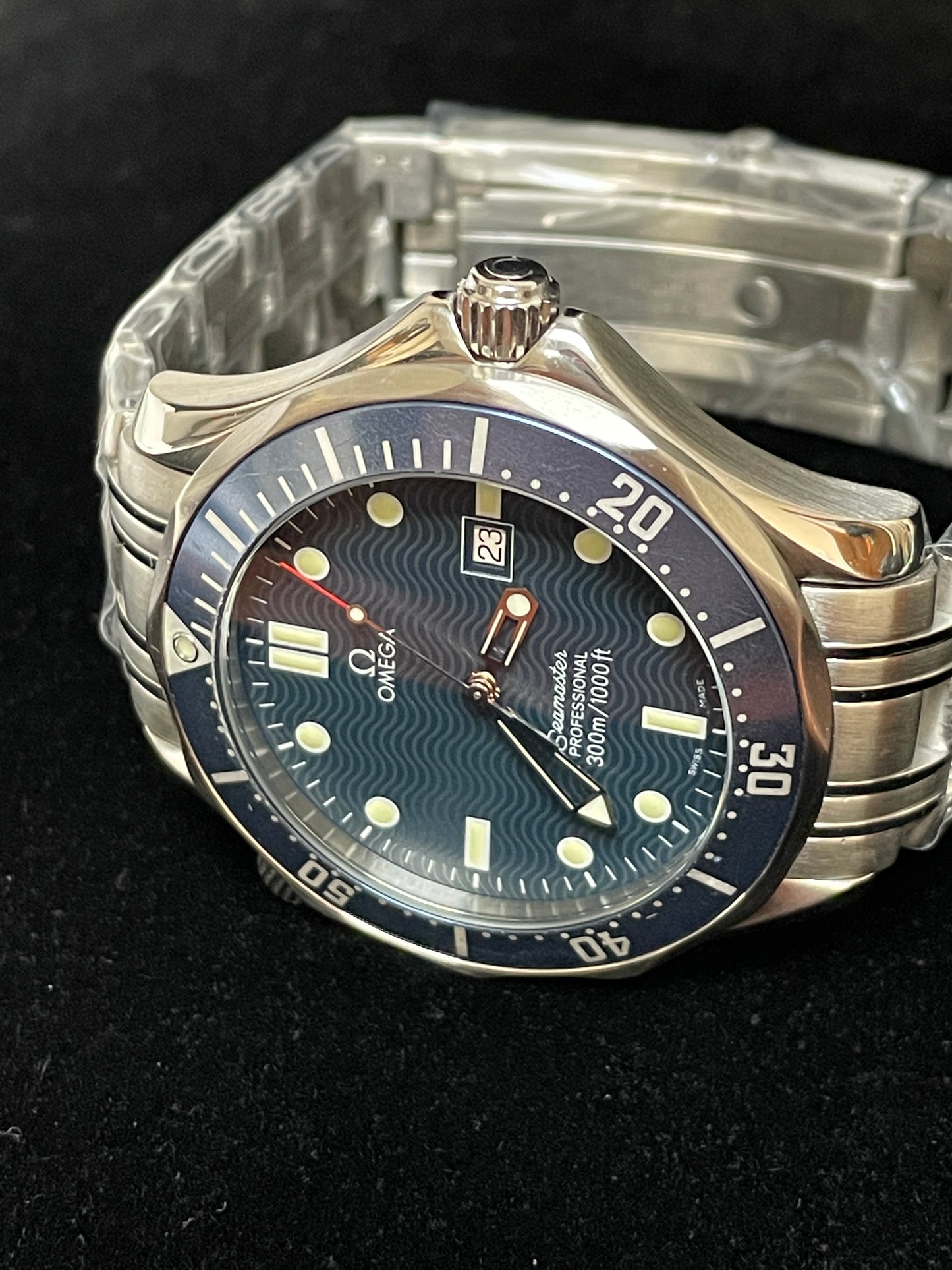 Omega Seamaster Professional 2541.80 Blue Dial SS Oyster With Pictogram 41mm