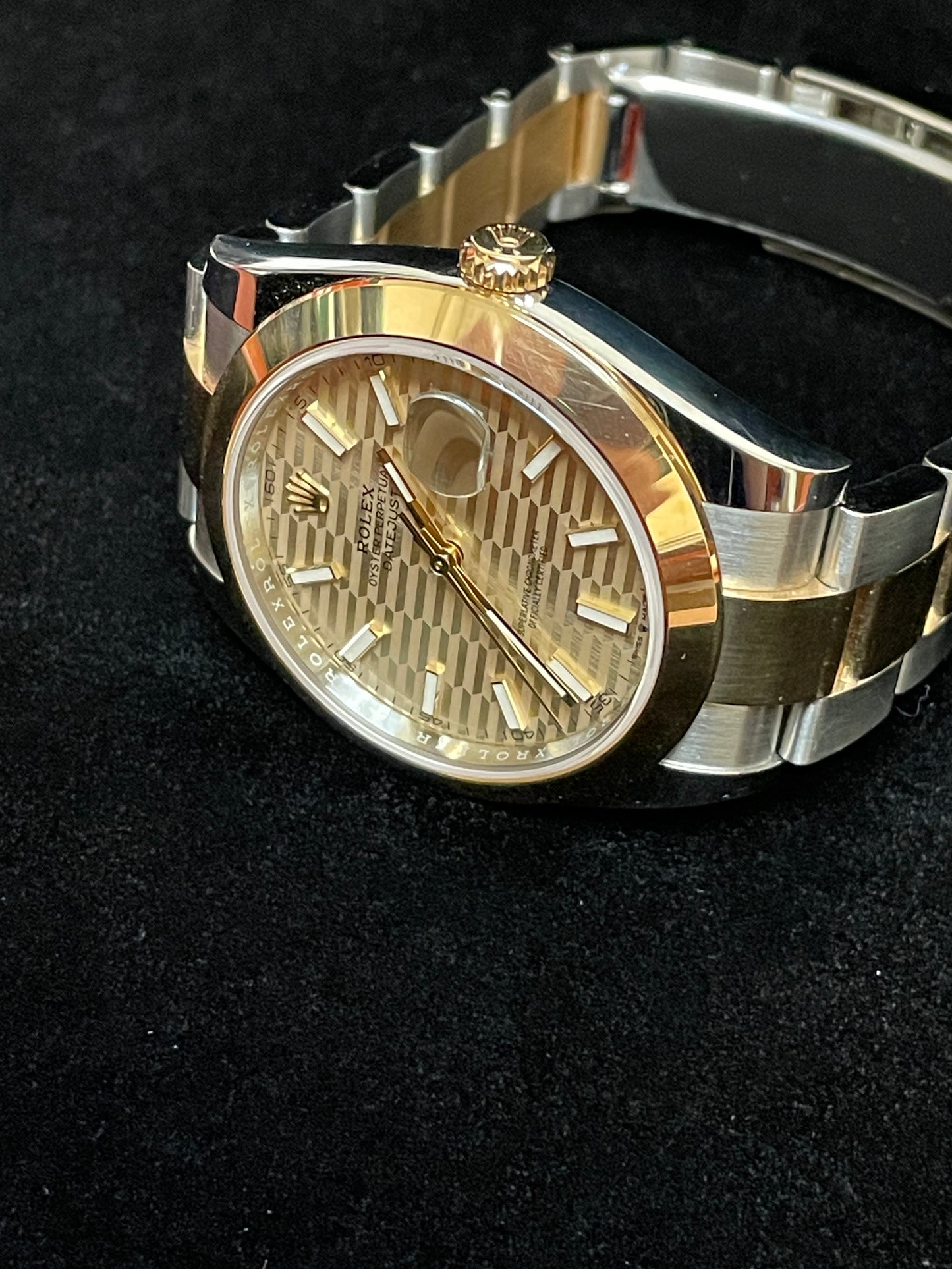 2024 Rolex Datejust 126303 Champagne Motif Dial TT 18kt Oyster With Papers 41mm