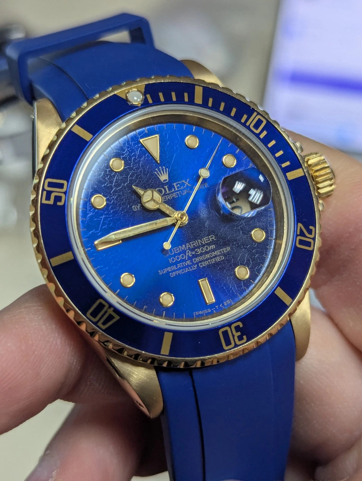 1981 Rolex Submariner 16808 Blue Dial Blue Rubber Strap 18kt Gold No Paper 40mm