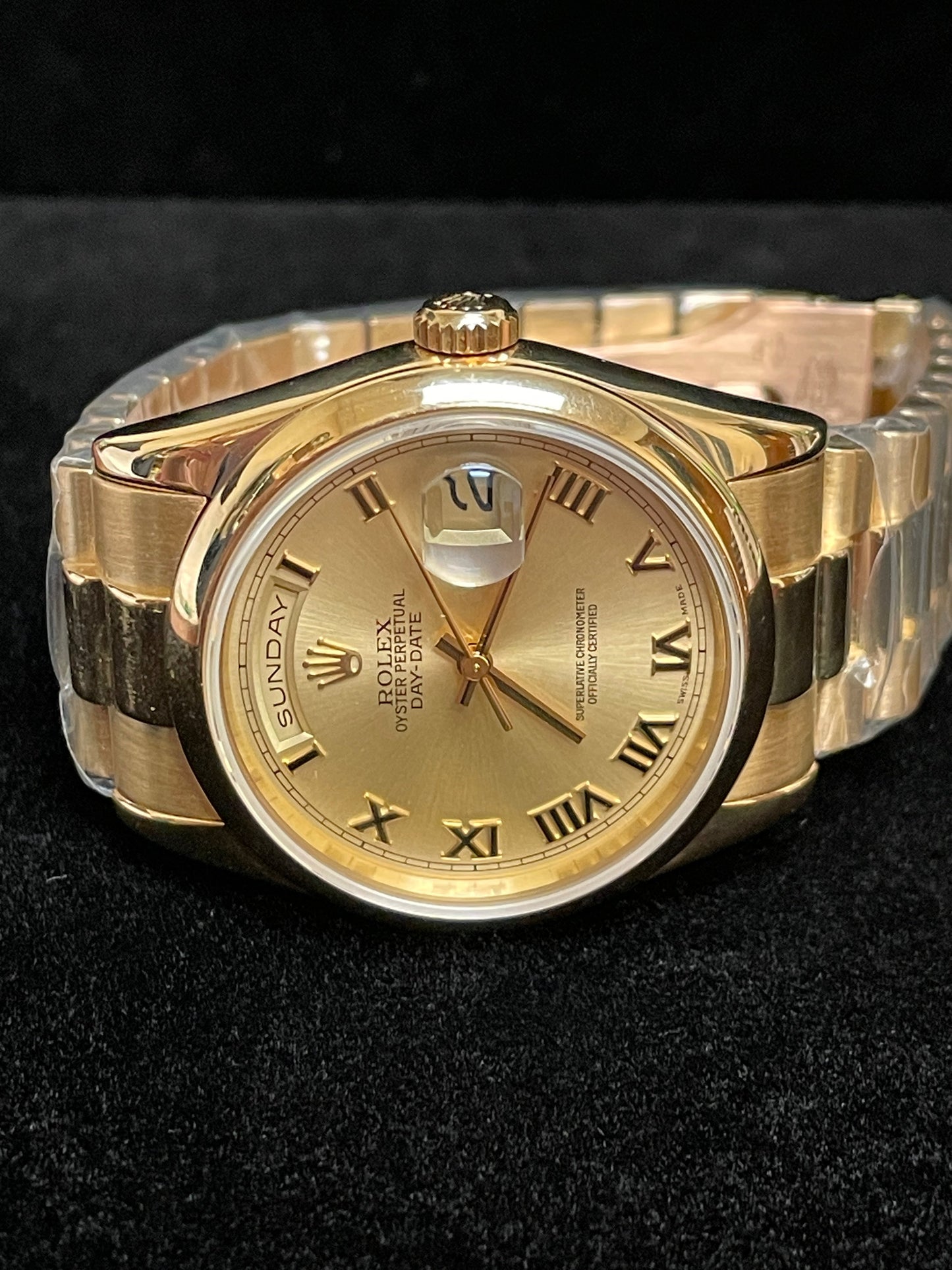 2000 Rolex Day-Date 118208 Champagne Roman Dial SEL Heavy 18kt President 36mm