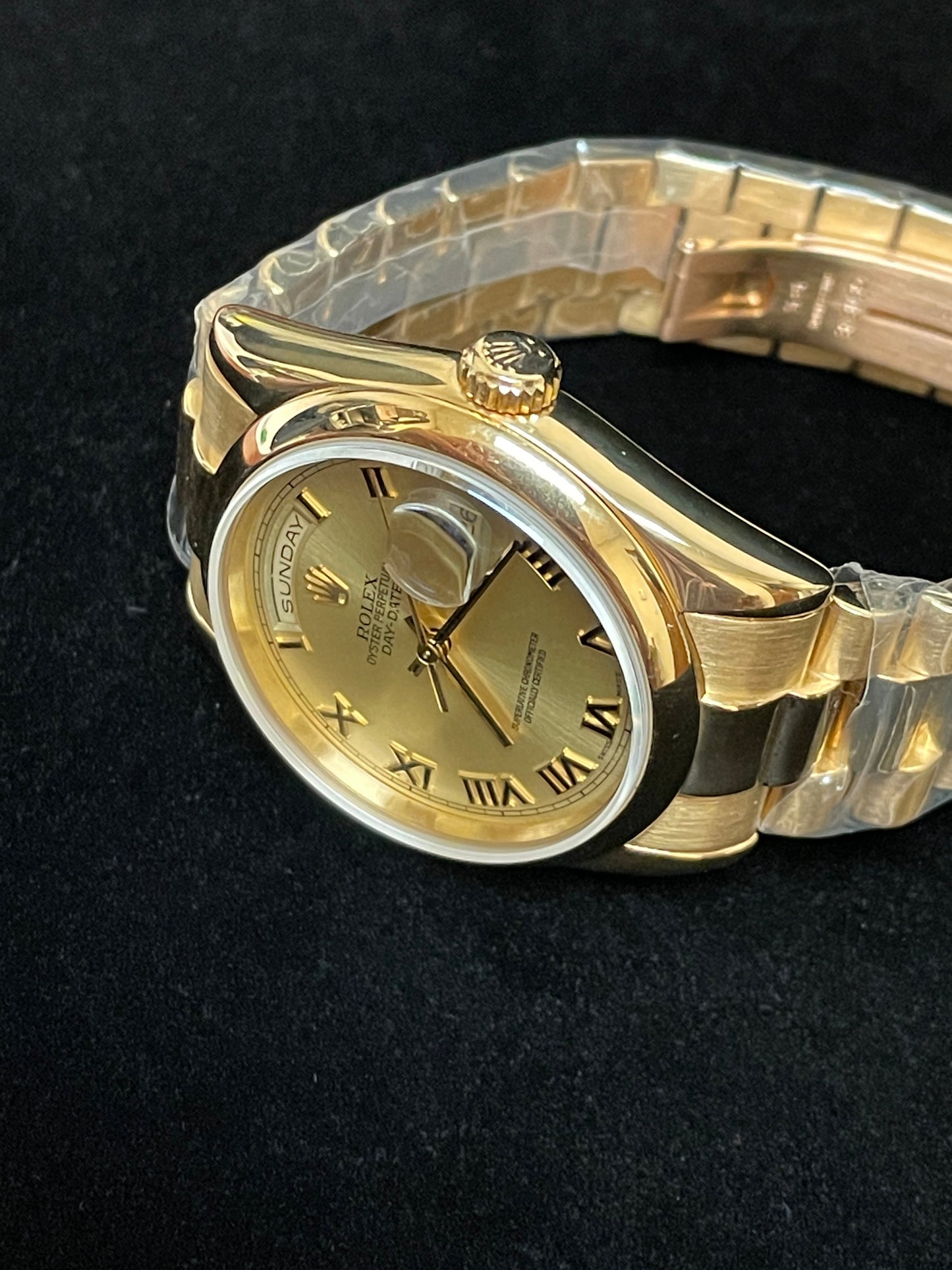 2000 Rolex Day-Date 118208 Champagne Roman Dial SEL Heavy 18kt President 36mm