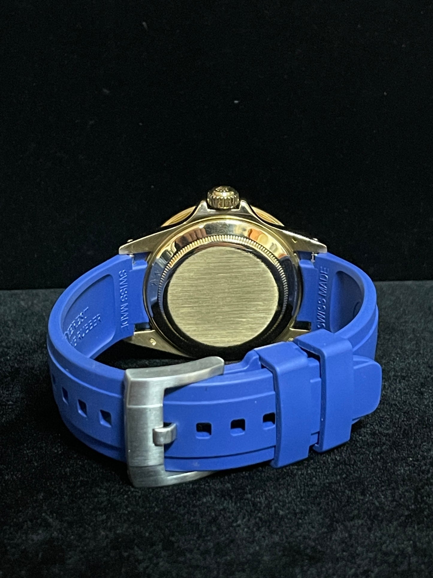 1981 Rolex Submariner 16808 Blue Dial Blue Rubber Strap 18kt Gold No Paper 40mm