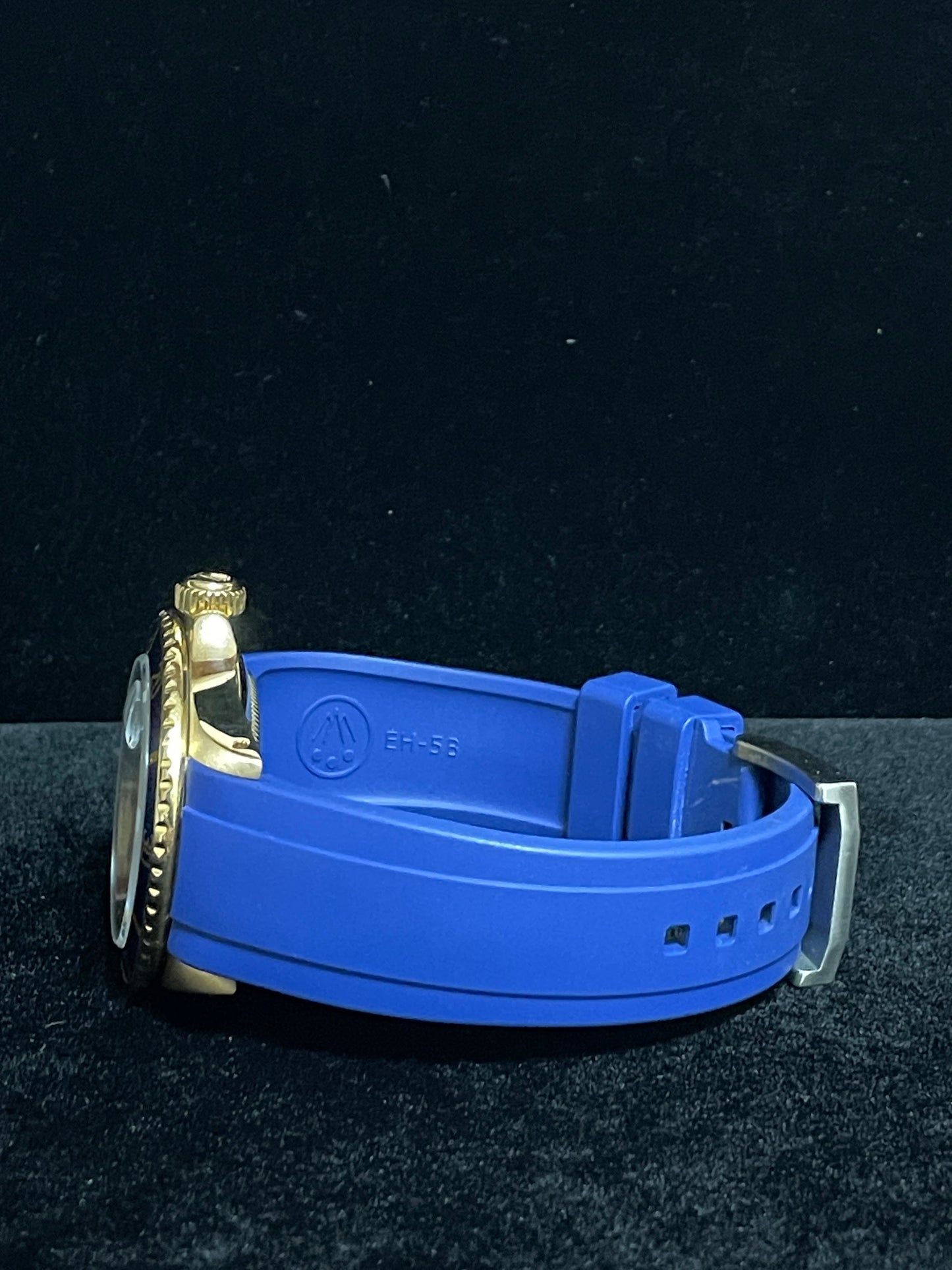 1981 Rolex Submariner 16808 Blue Dial Blue Rubber Strap 18kt Gold No Paper 40mm