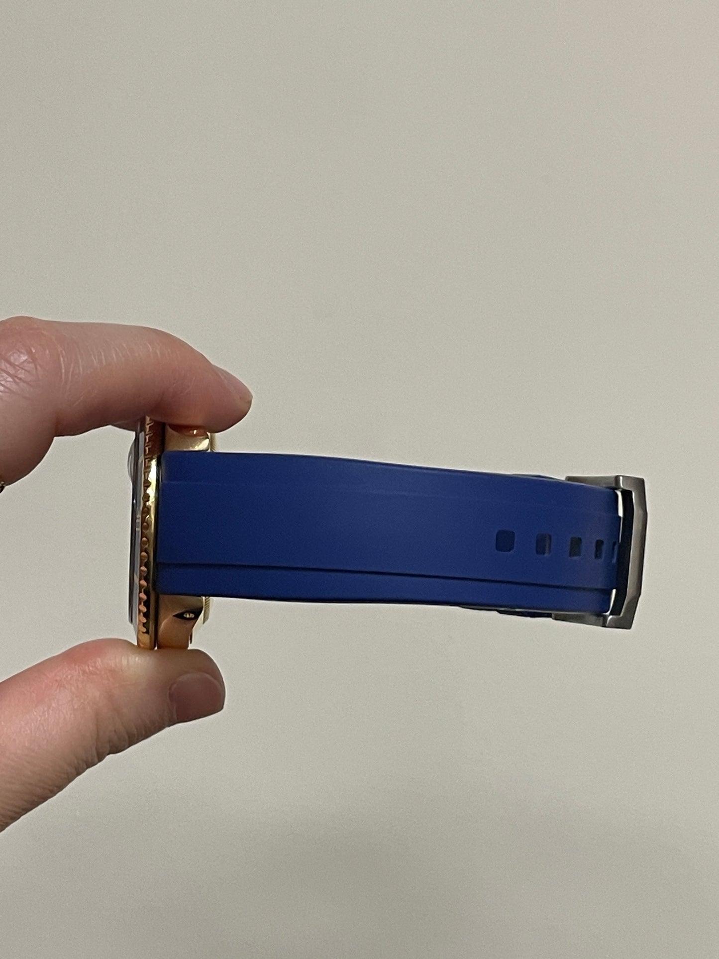 1981 Rolex Submariner 16808 Blue Dial Blue Rubber Strap 18kt Gold No Paper 40mm