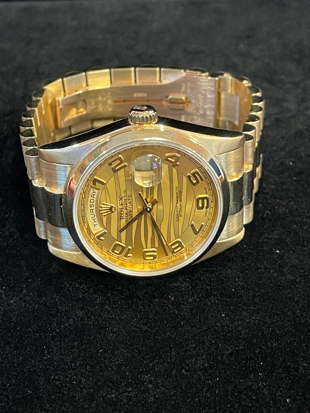 2000 Rolex Day-Date 118208 Champagne Wave Arabic Dial 18kt President 36mm