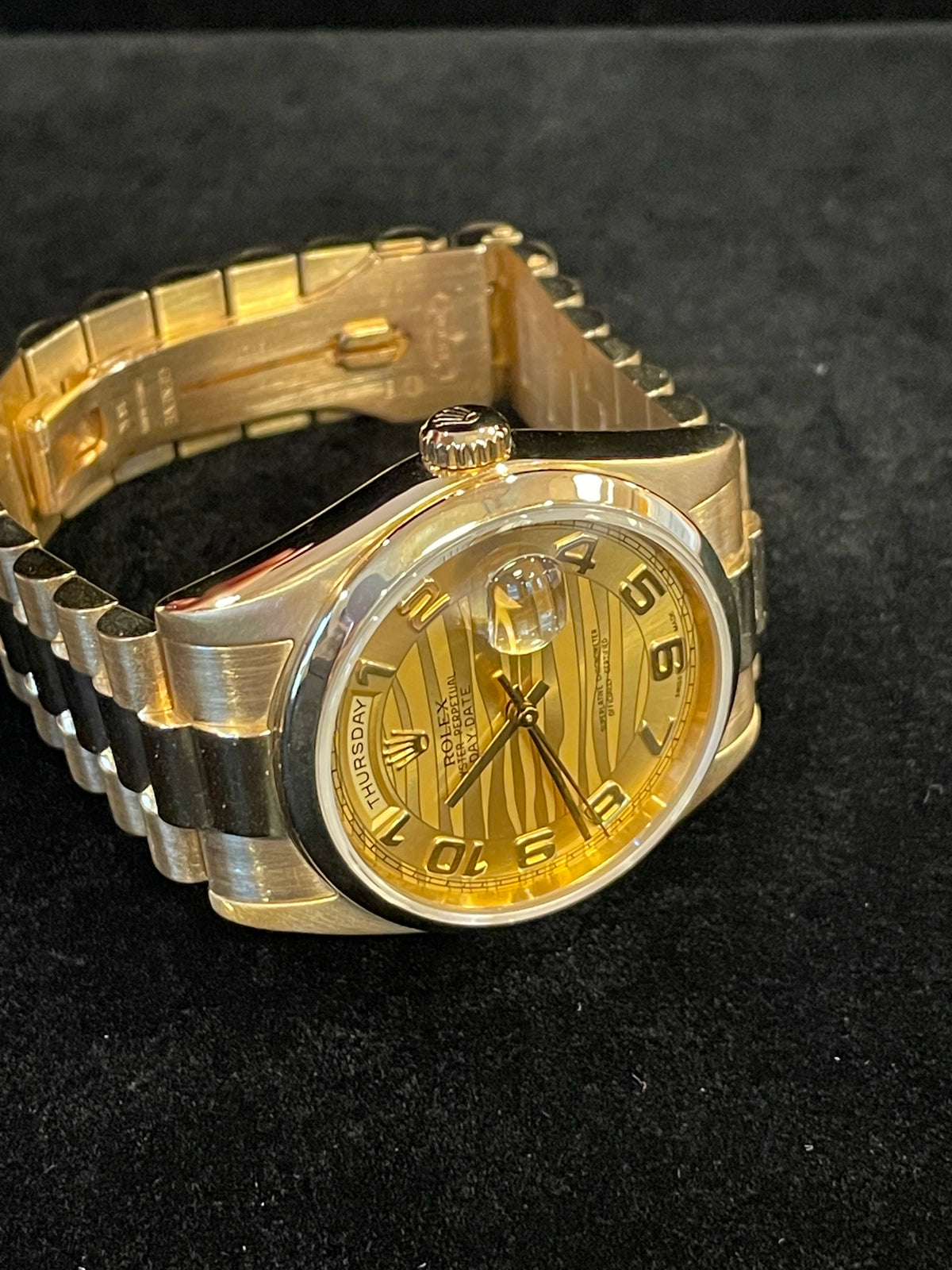 2000 Rolex Day-Date 118208 Champagne Wave Arabic Dial 18kt President 36mm
