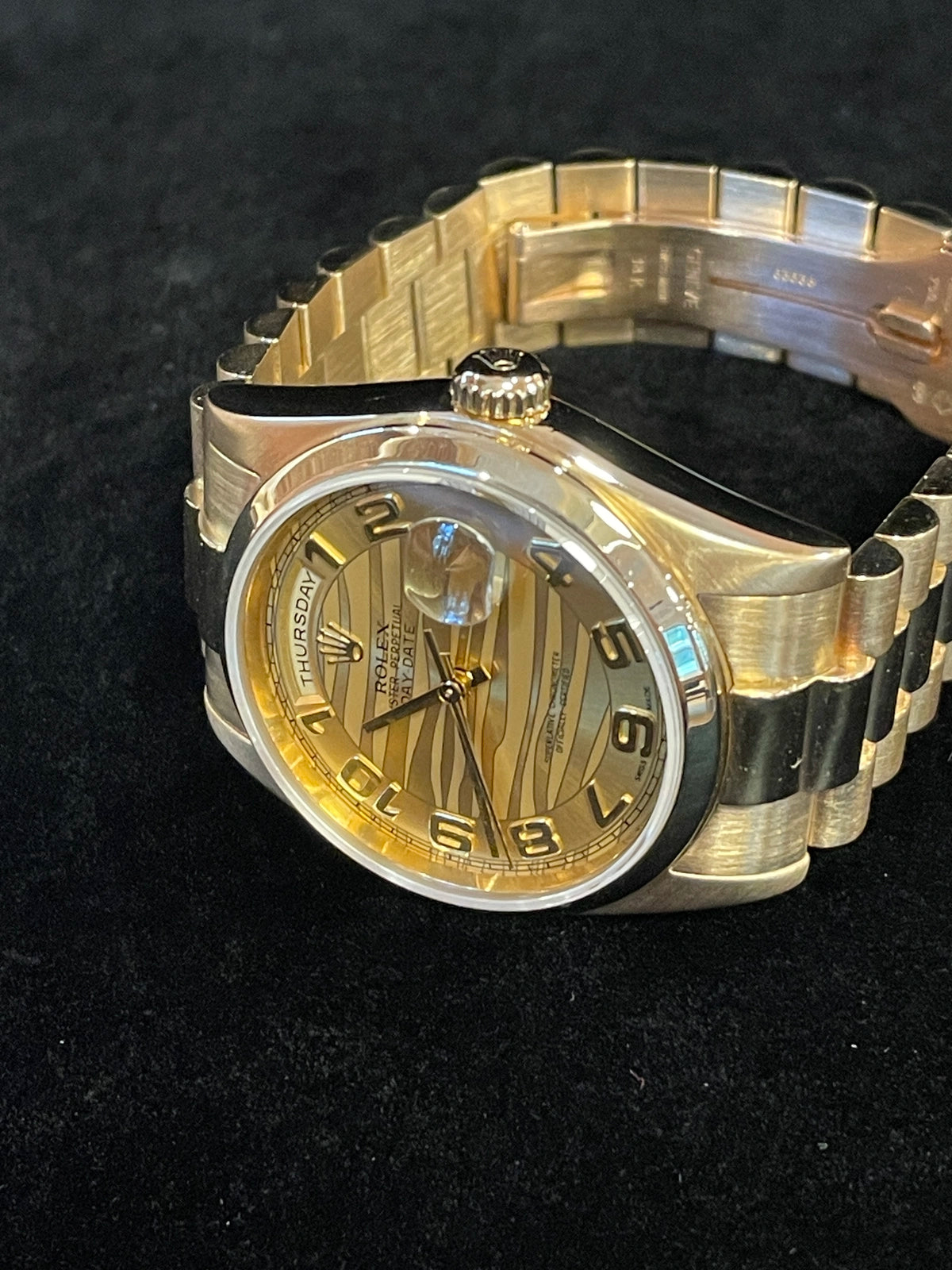 2000 Rolex Day-Date 118208 Champagne Wave Arabic Dial 18kt President 36mm