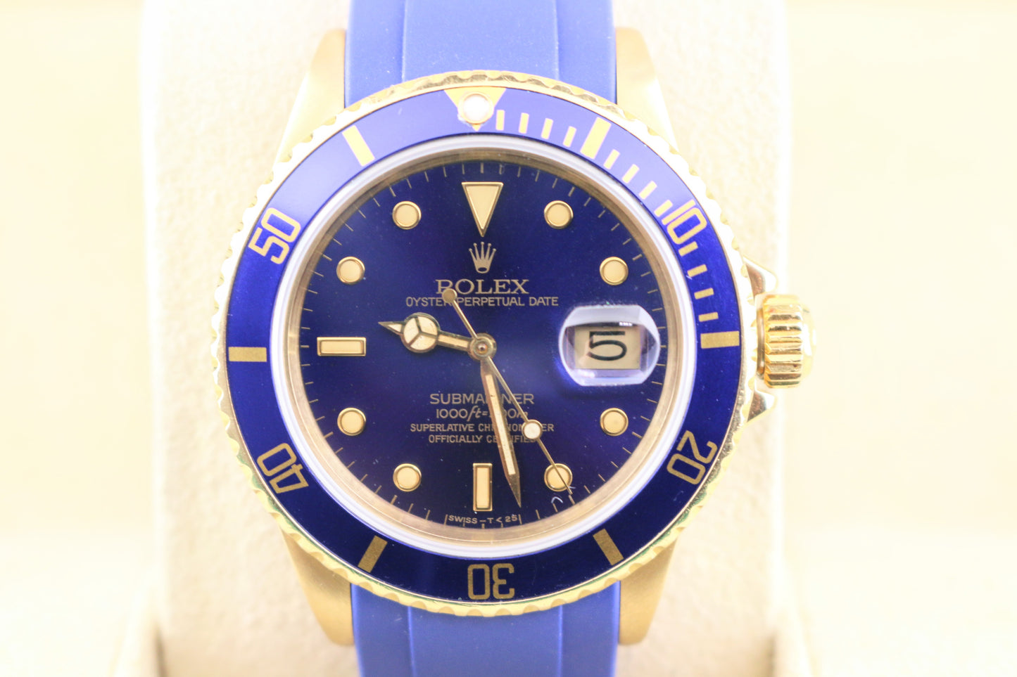 1981 Rolex Submariner 16808 Blue Dial Blue Rubber Strap 18kt Gold No Paper 40mm