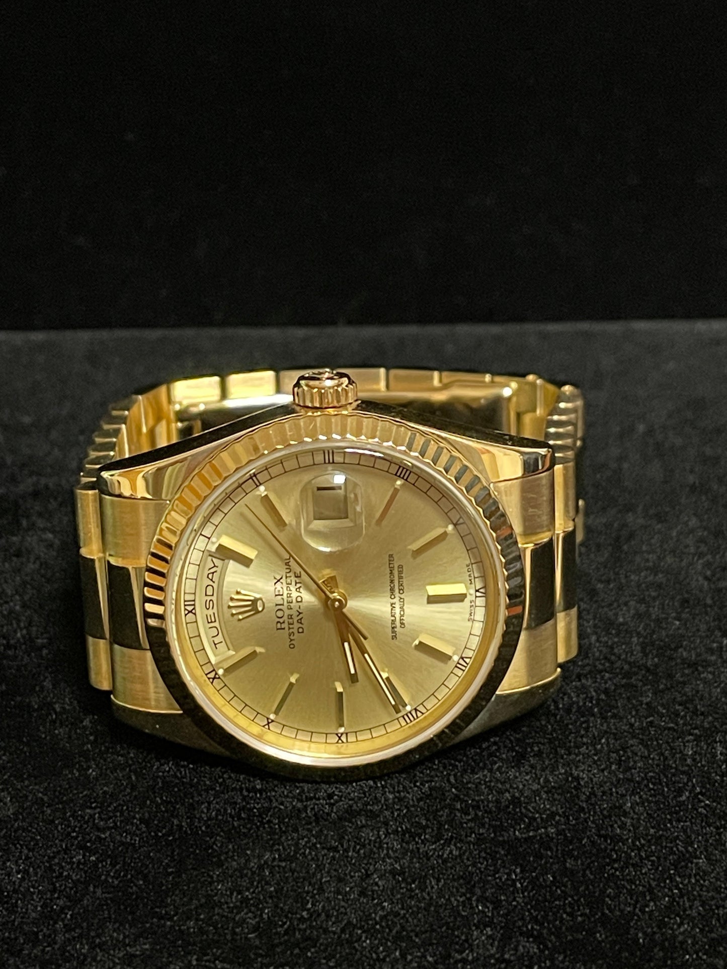 2004 Rolex Day-Date 118238 Champagne Dial 18kt SEL President Heavy Buckle 36mm