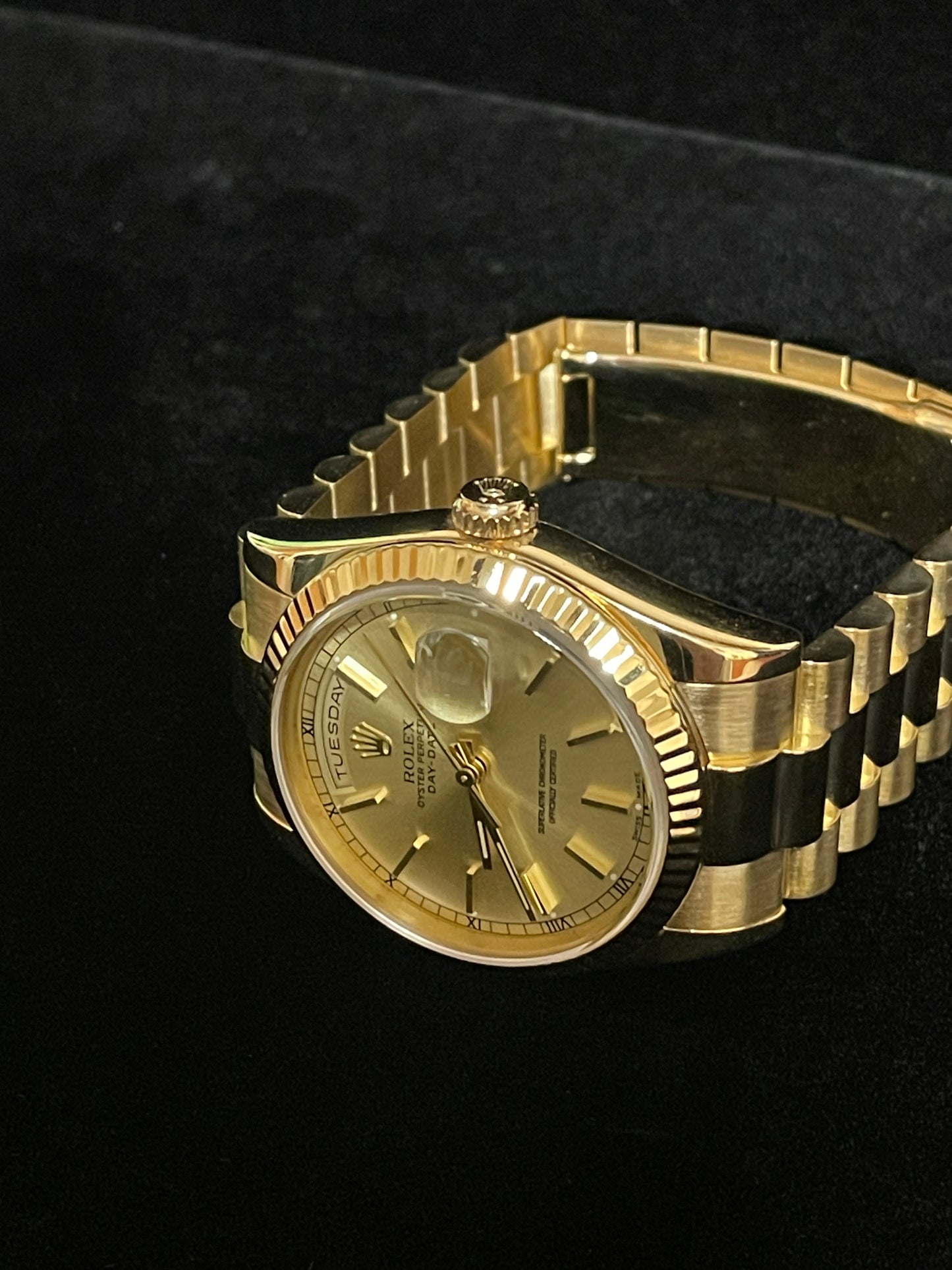 2004 Rolex Day-Date 118238 Champagne Dial 18kt SEL President Heavy Buckle 36mm