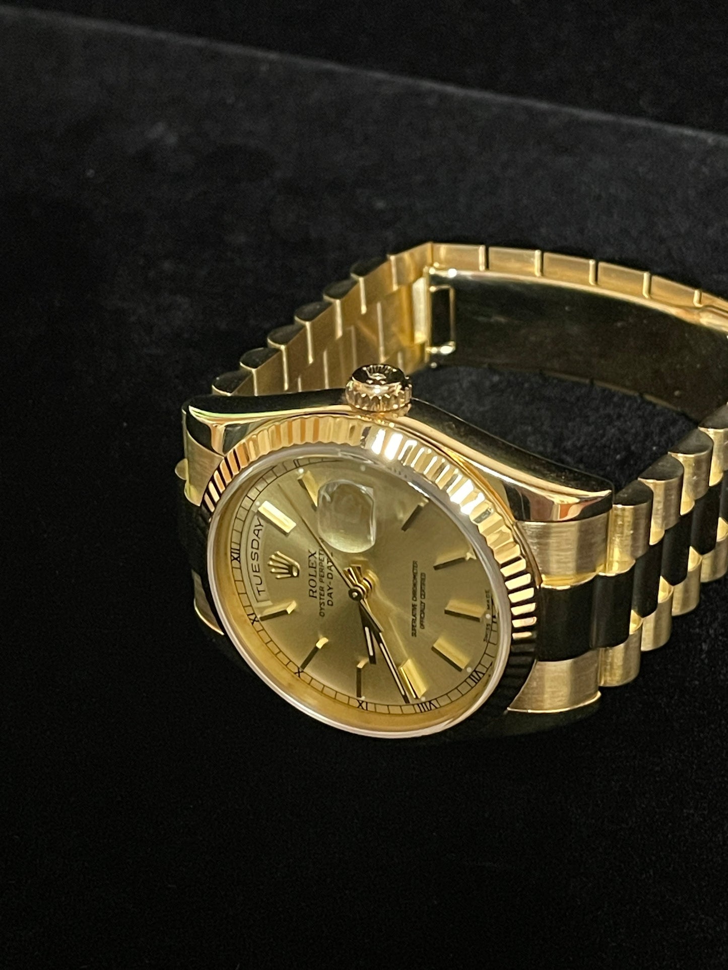 2004 Rolex Day-Date 118238 Champagne Dial 18kt SEL President Heavy Buckle 36mm