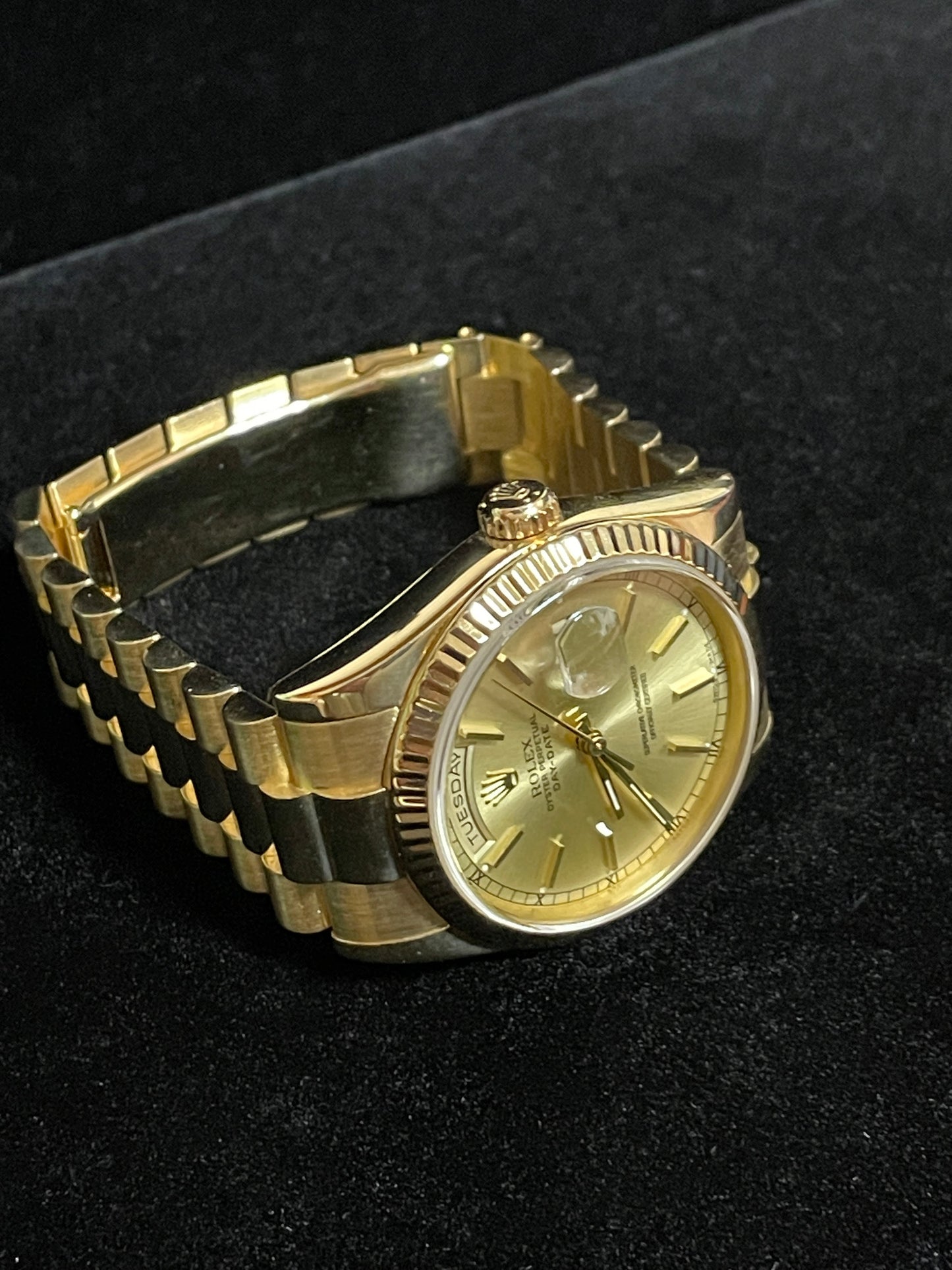 2004 Rolex Day-Date 118238 Champagne Dial 18kt SEL President Heavy Buckle 36mm