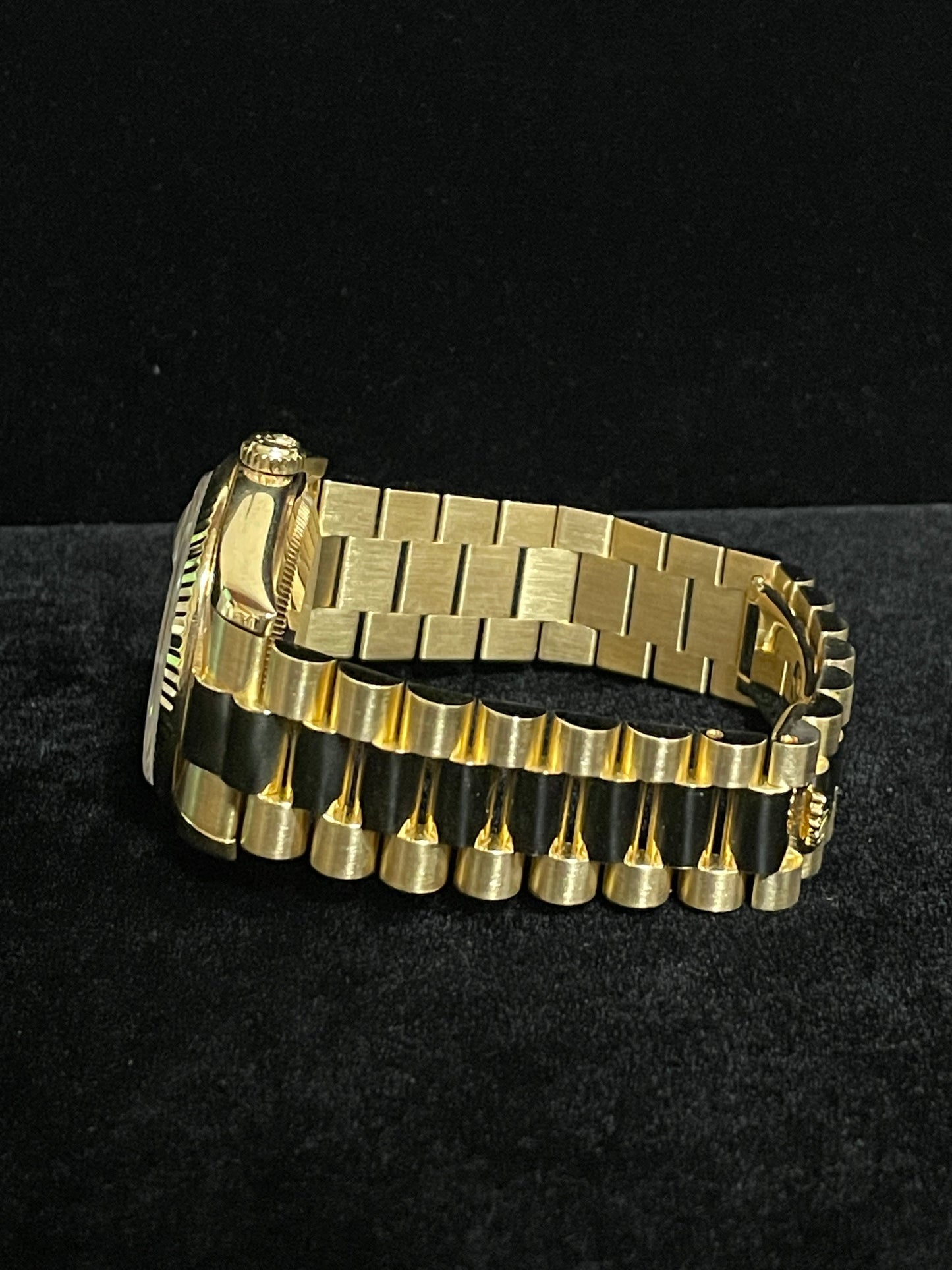 2004 Rolex Day-Date 118238 Champagne Dial 18kt SEL President Heavy Buckle 36mm