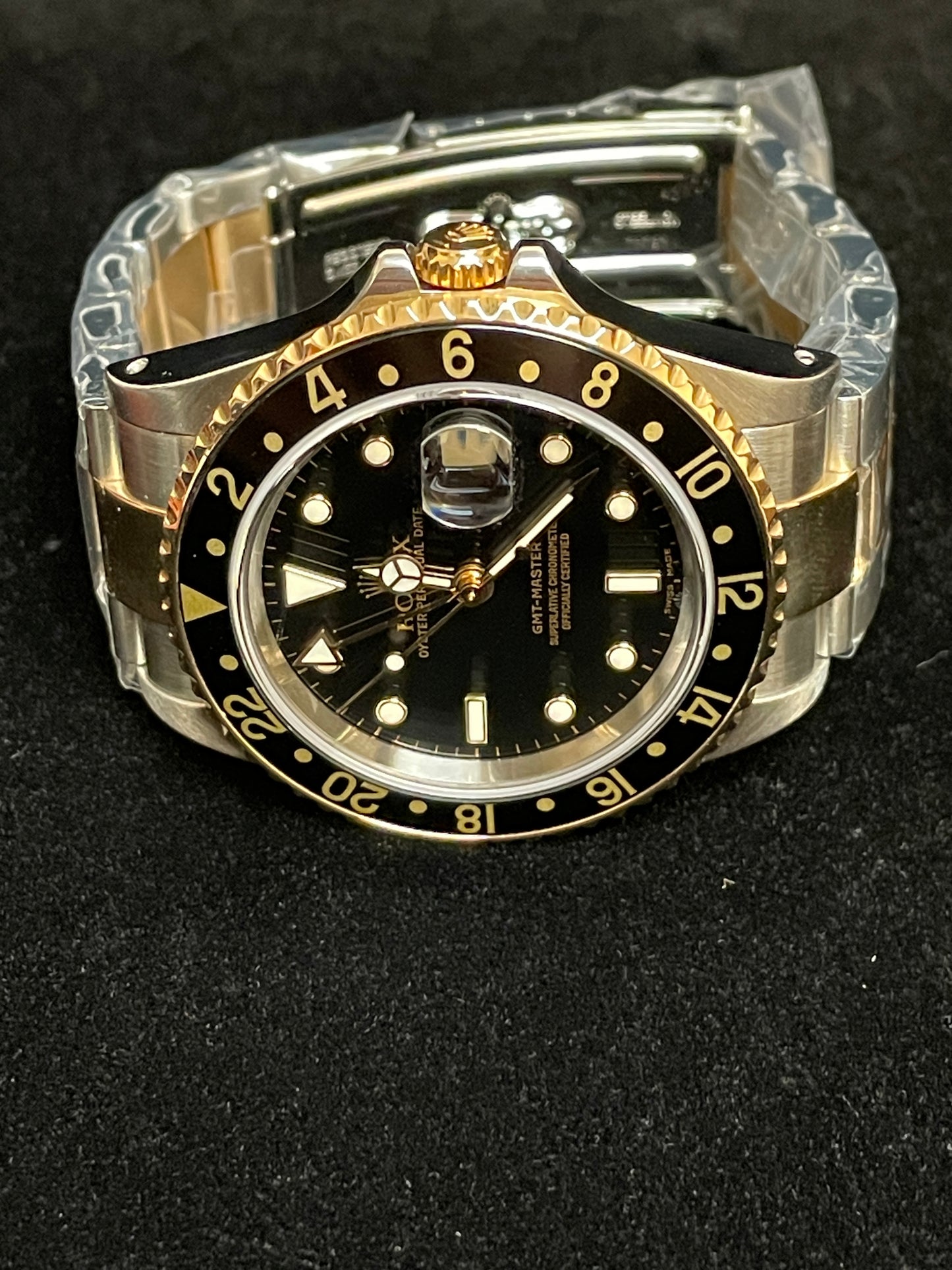 2003 Rolex GMT-Master 16713 Black Dial TT 18kt Gold Through Buckle SEL 40mm