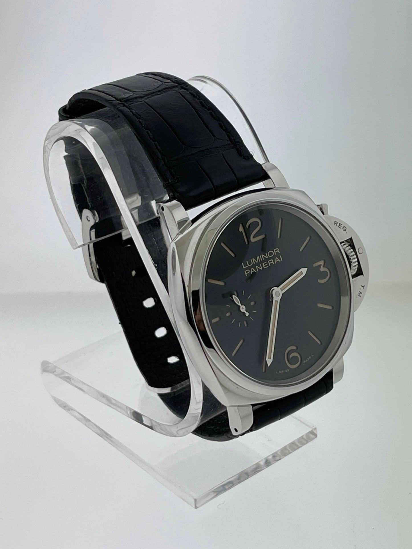 Panerai Luminor Pam 676 Manual Wind Black Rhodium Dial No Papers 42mm