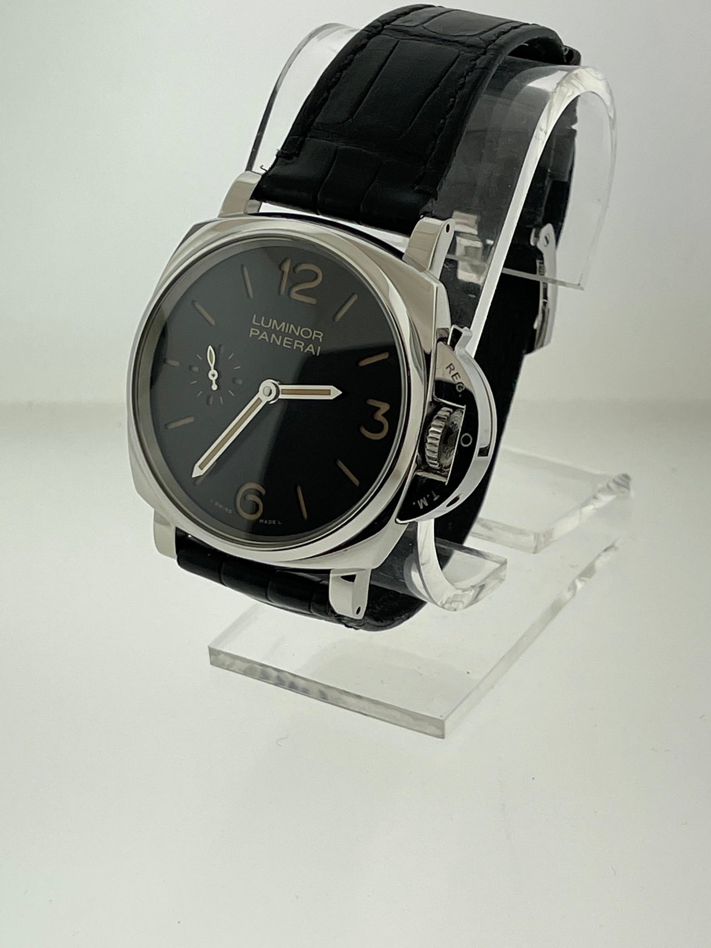 Panerai Luminor Pam 676 Manual Wind Black Rhodium Dial No Papers 42mm