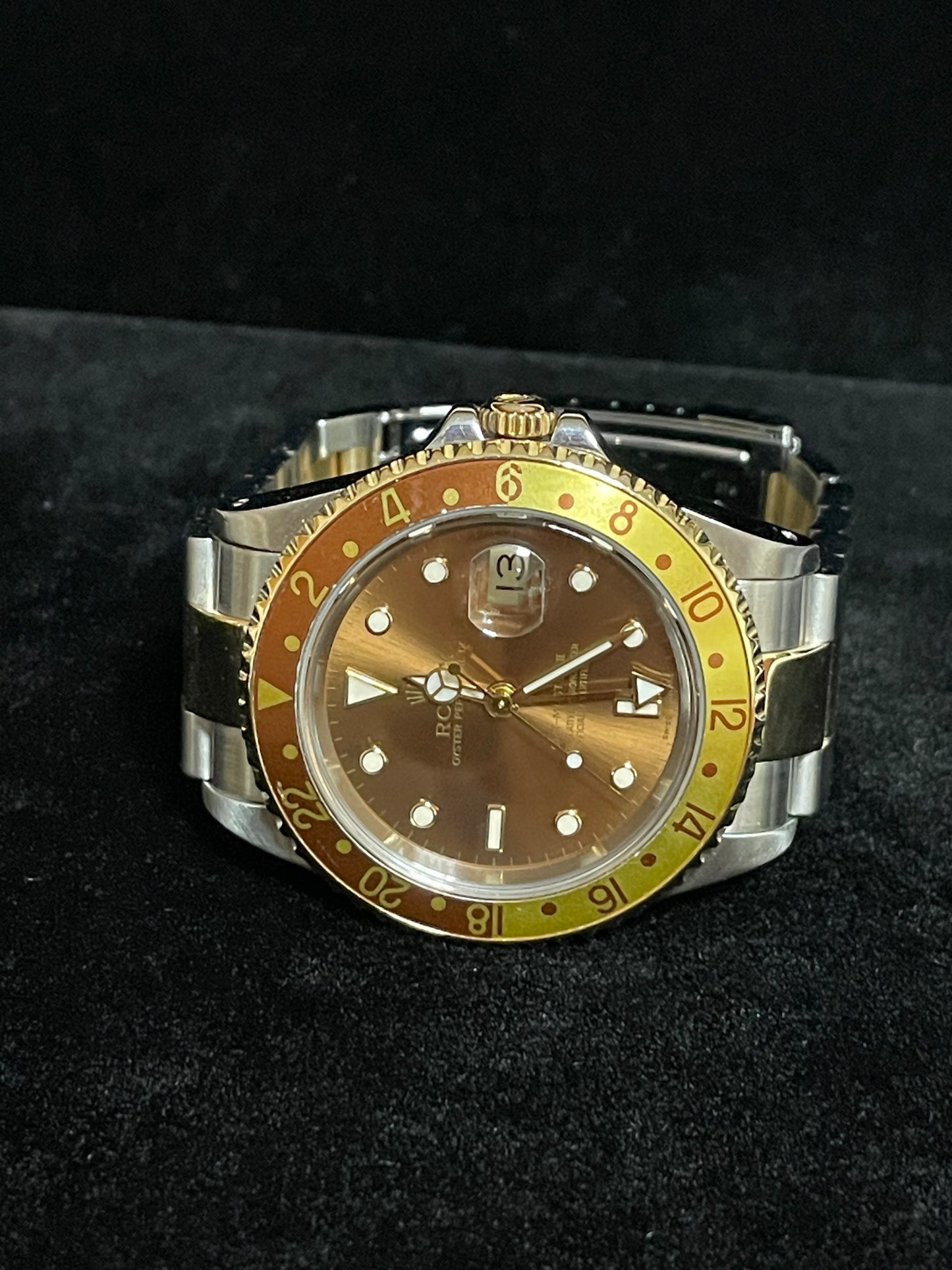 2001 Rolex GMT-Master II 16713 Root Beer Dial TT Oyster Gold Through Buckle 40mm