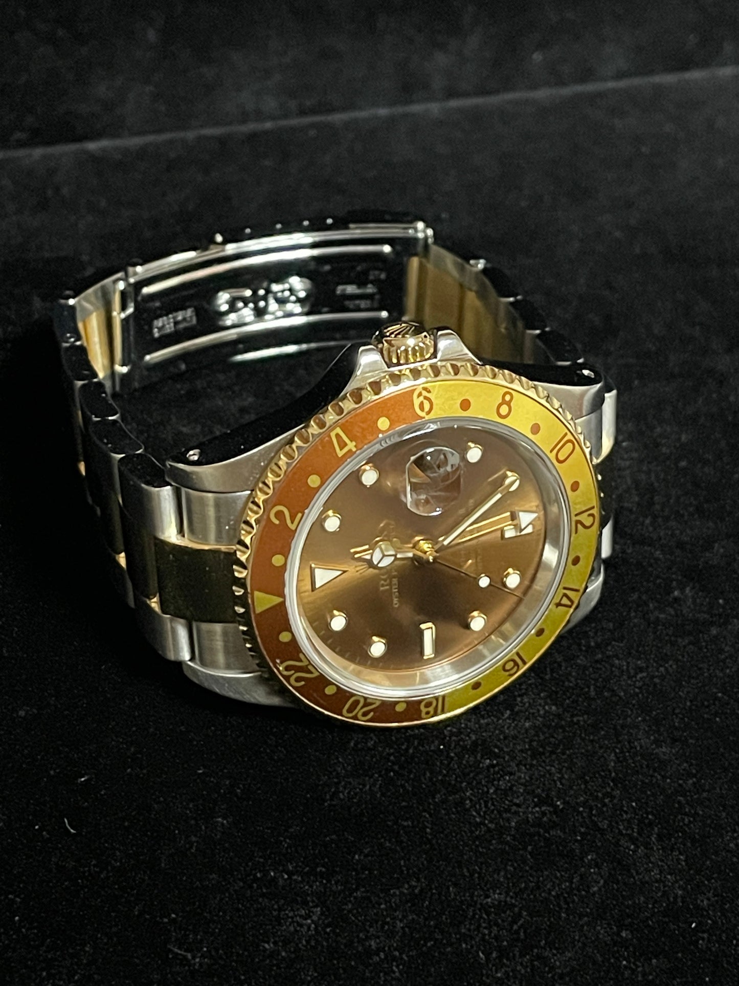 2001 Rolex GMT-Master II 16713 Root Beer Dial TT Oyster Gold Through Buckle 40mm