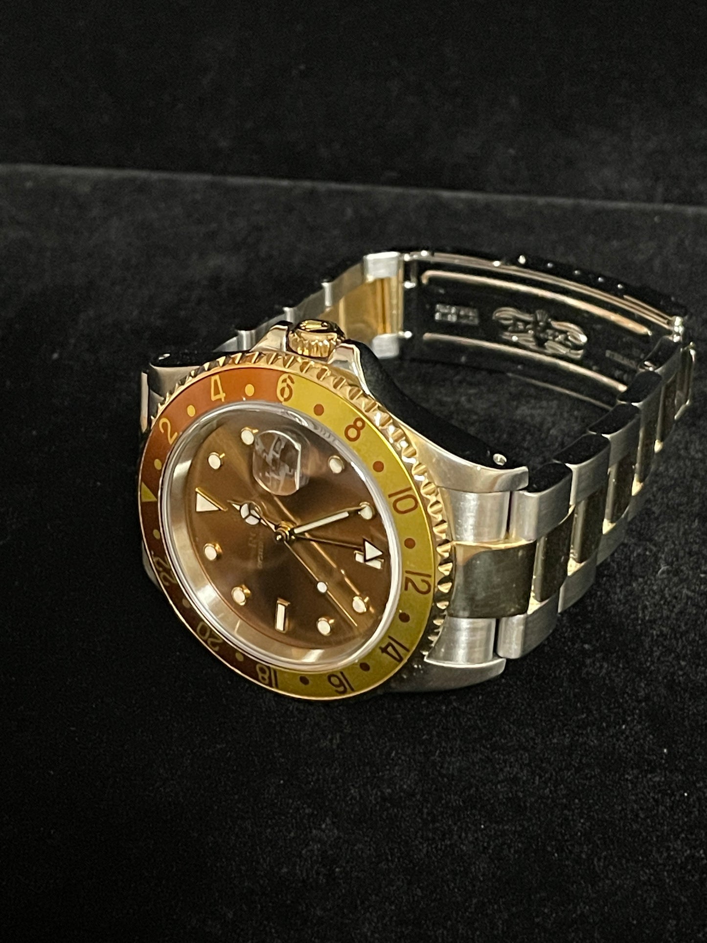 2001 Rolex GMT-Master II 16713 Root Beer Dial TT Oyster Gold Through Buckle 40mm