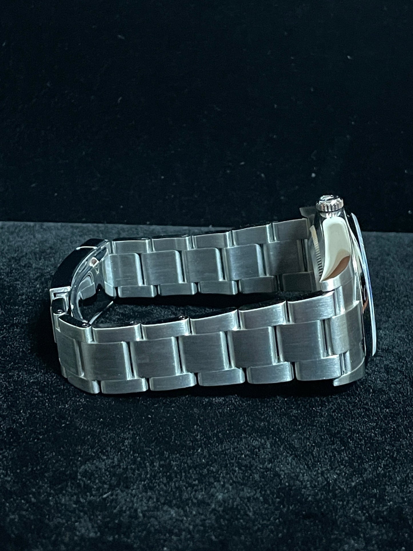 OHA 2019 Rolex Oyster Perpetual 114300 Blue Dial SS Oyster With Papers 39mm