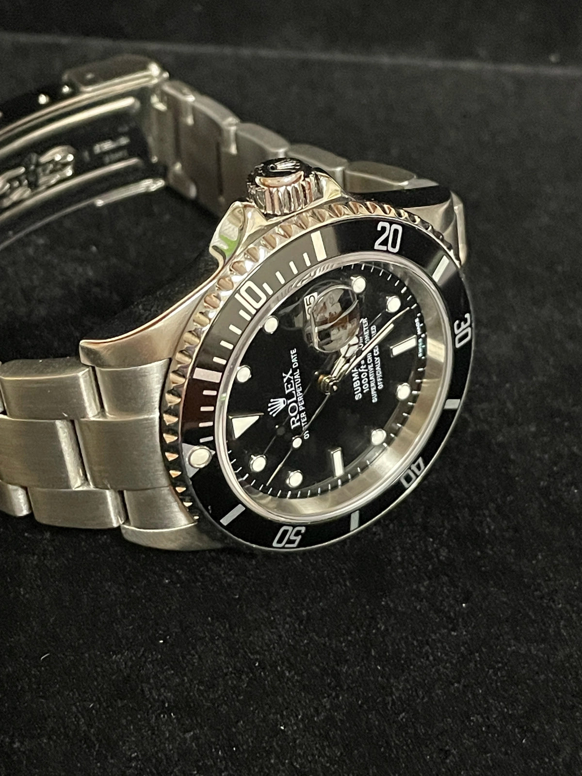 2004 Rolex Submariner Date 16610 Black Dial SS Oyster No Holes 40mm