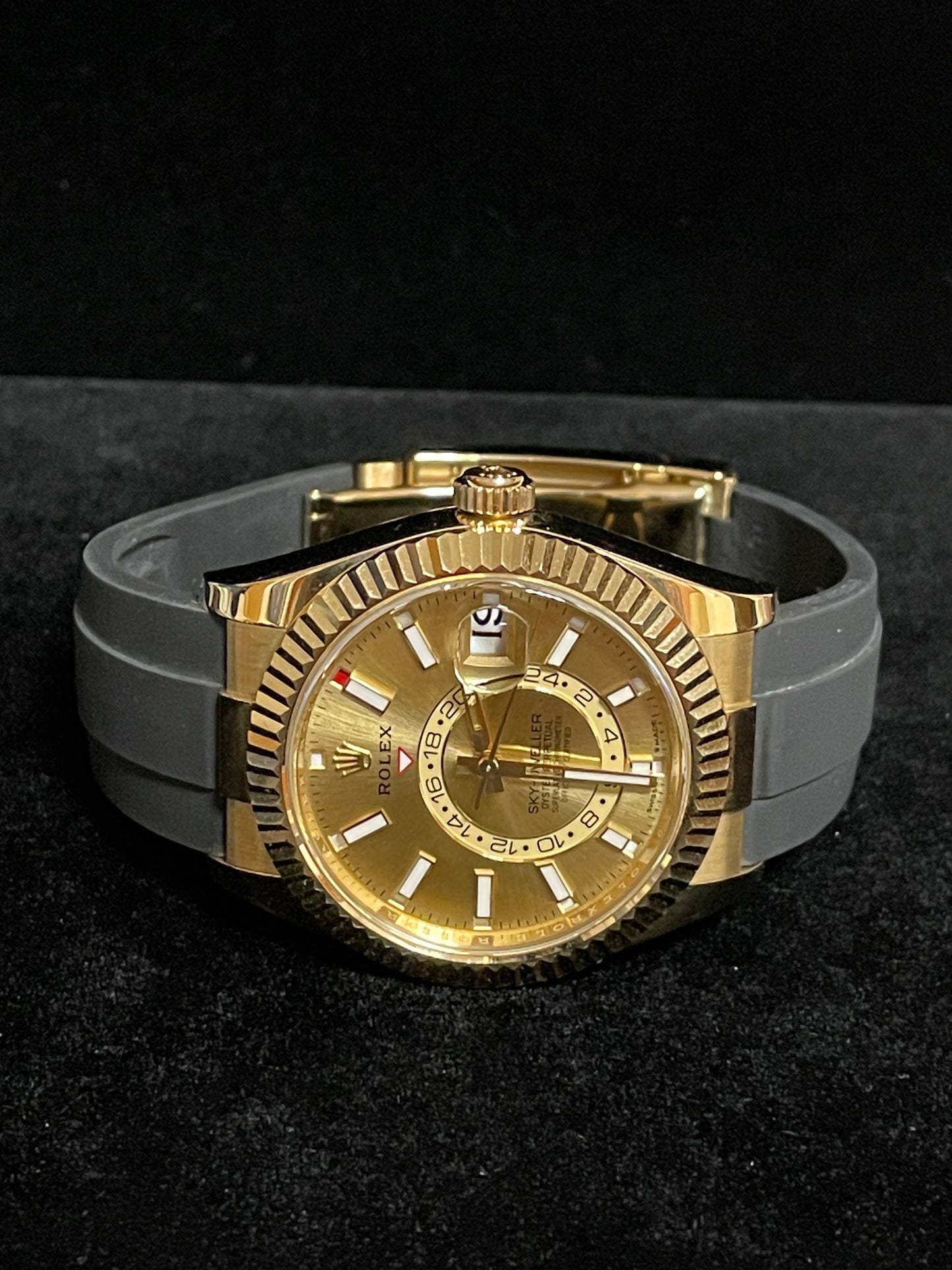 OH 2025 Rolex Sky-Dweller 336238 Champagne Dial 18kt OysterFlex No Papers 42mm