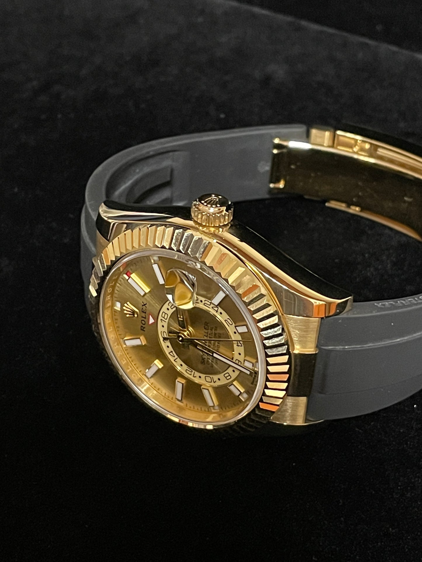 OH 2025 Rolex Sky-Dweller 336238 Champagne Dial 18kt OysterFlex No Papers 42mm