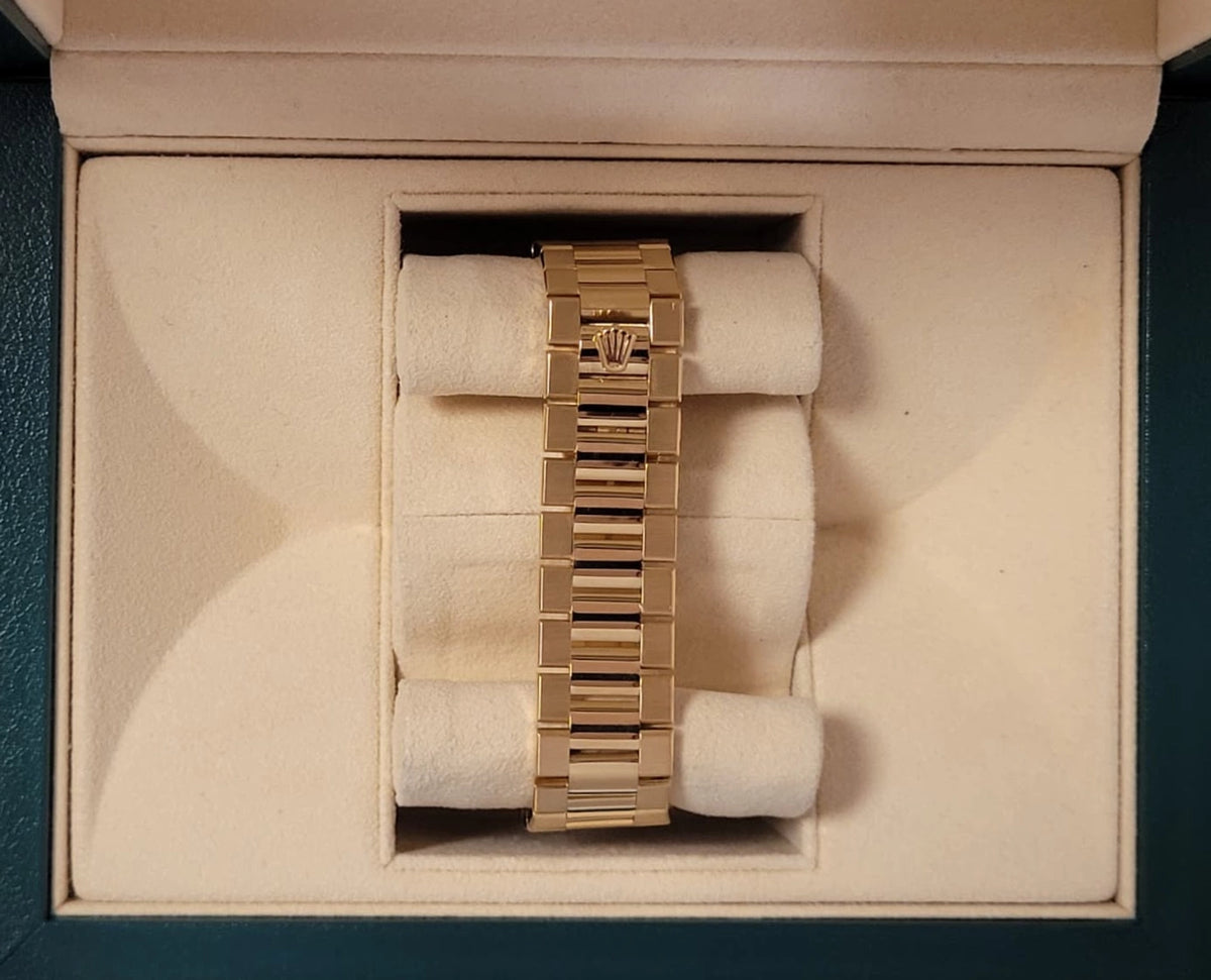 1981 Rolex Day-Date Oysterquartz 19018 Champagne Dial YG 18kt No Papers 36mm
